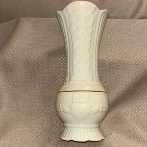 Belleek Millennium 2000 Claddagh Vase